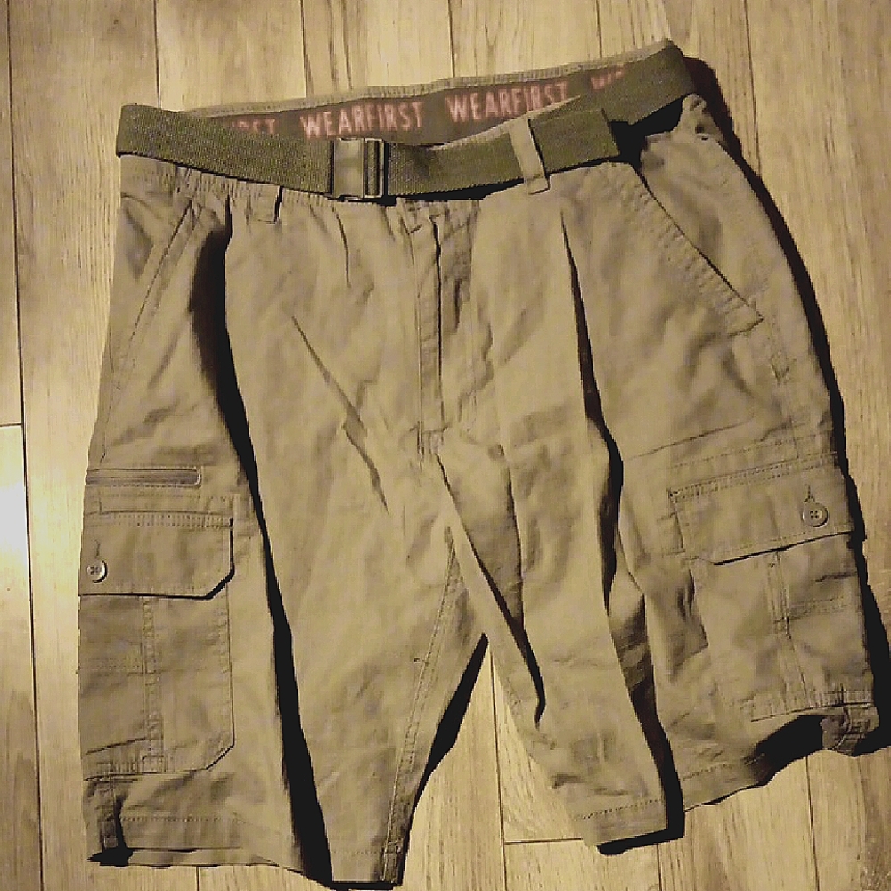 Gray Cargo Shorts with Relaxed Fit and Fabric Belt